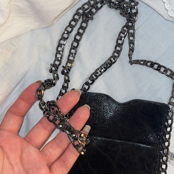 Chain strapped purse with key Holder lot - Picture 9 of 10
